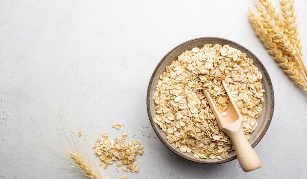 rolled oats in a bowl